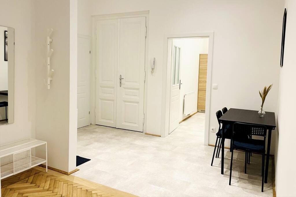 City-Center-Apartment Hip Area, Big & New Вена Экстерьер фото