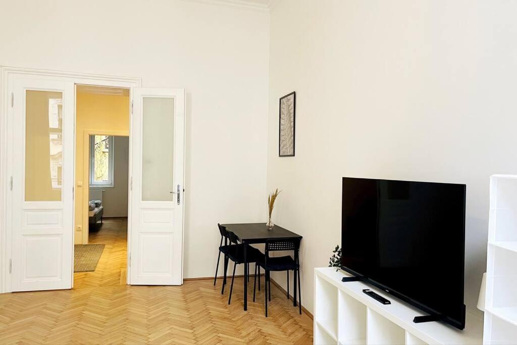 City-Center-Apartment Hip Area, Big & New Вена Экстерьер фото